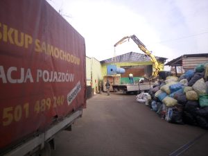 Waga, złom pracownicy oraz reklama